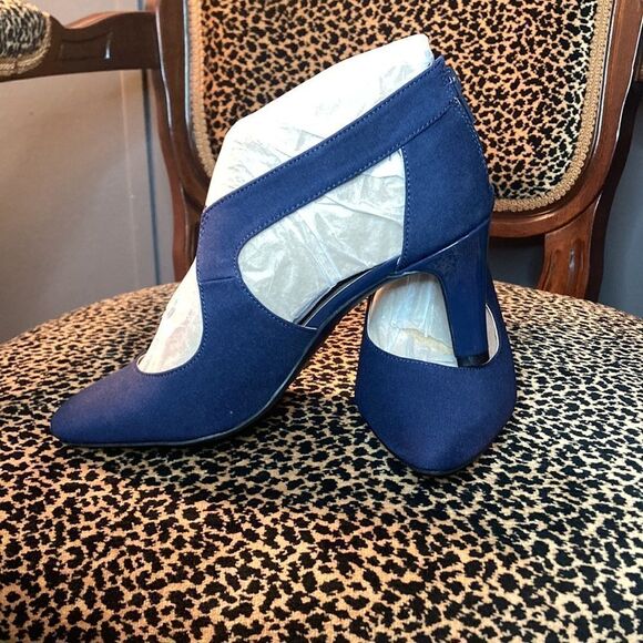 New in Box Life Stride soft system Navy back zip comfortable heels, size 8.5 - Picture 4 of 8